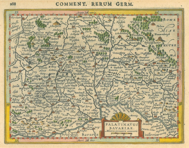 Alte Deutschlandkarte, die die Provinzen Pfalz und Bayern hervorhebt, mit handgeschriebener Textstelle auf dem Papier.