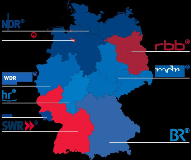 Karte von Deutschland, die die Ergebnisse der Landtagswahl 2016 in den Provinzen in Rot und Blau hervorhebt, mit zusätzlichen Textdetails zu den Kandidaten und dem Wahldatum.