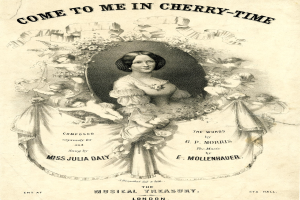 Ein Vintage-Plakat mit einer Frau in weißem Kleid und blauer Schärpe, die warm lächelt, mit der Aufschrift 'Komm zu mir in Kirschzeit' in Kursivschrift auf einem hellrosa Hintergrund.