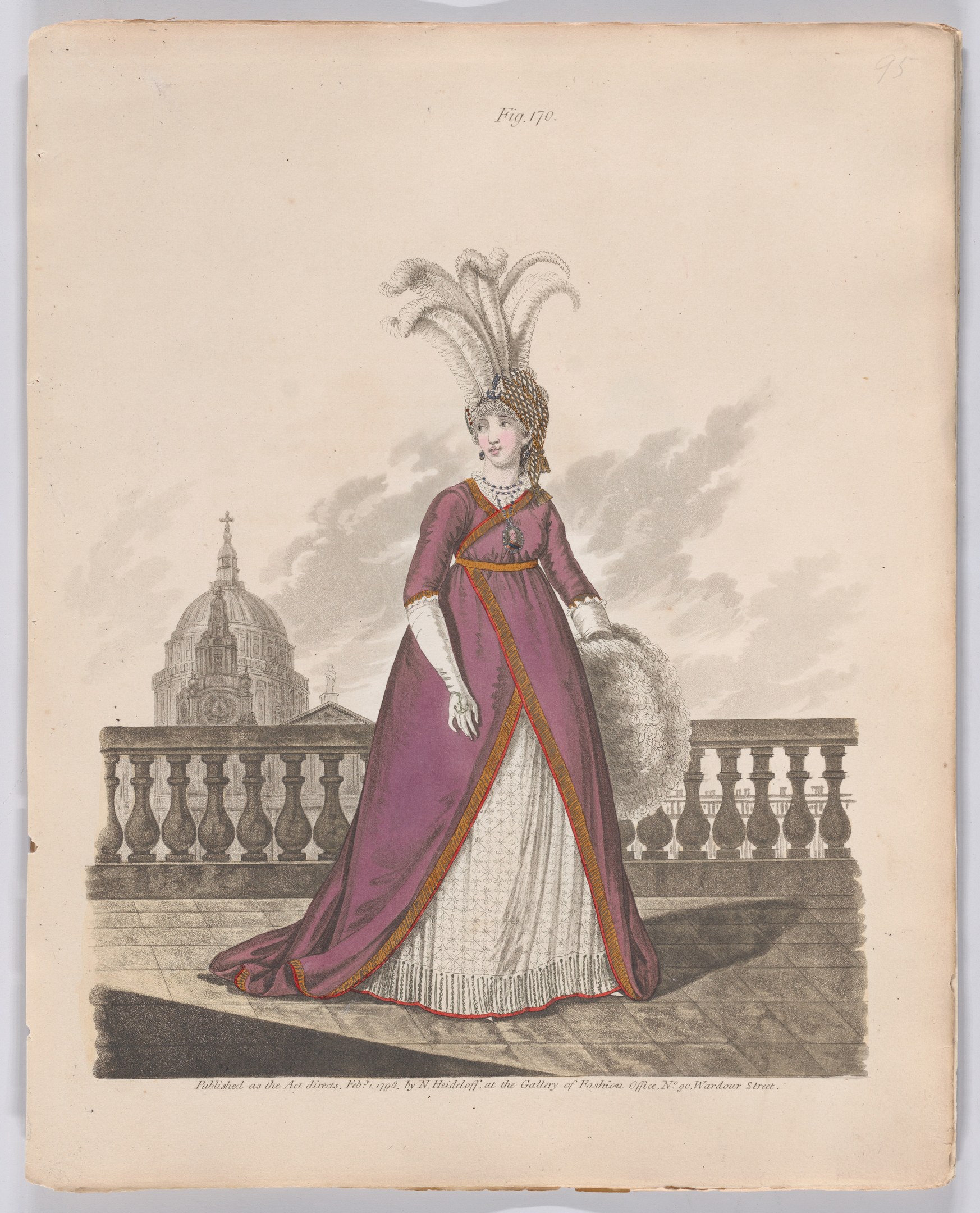 Frau in einem purpurfarbenen und weißen Kleid mit Federn auf dem Kopf, die vor einem Geländer mit einem Gebäude und Wolken im Hintergrund steht, mit Text unten, der "Fashion of New York, New York Street, 1790" lautet.