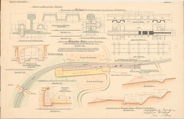 Altes Buch mit detaillierten Zeichnungen und Texten zu einem Eisenbahnlayout, einschließlich einer Illustration einer Eisenbahnschiene.