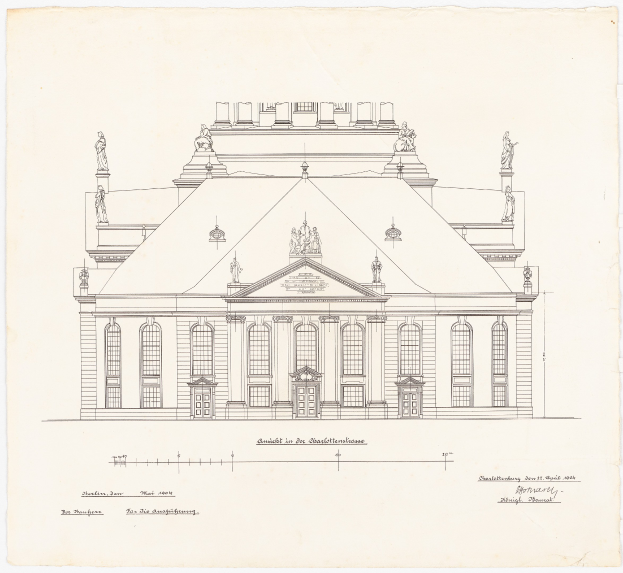 Eine detaillierte Zeichnung der Schlosshof-Gebäudefassade in Dresden, Deutschland, mit zahlreichen Fenstern und Statuen, skizziert auf einem Papier mit sichtbarem Text.