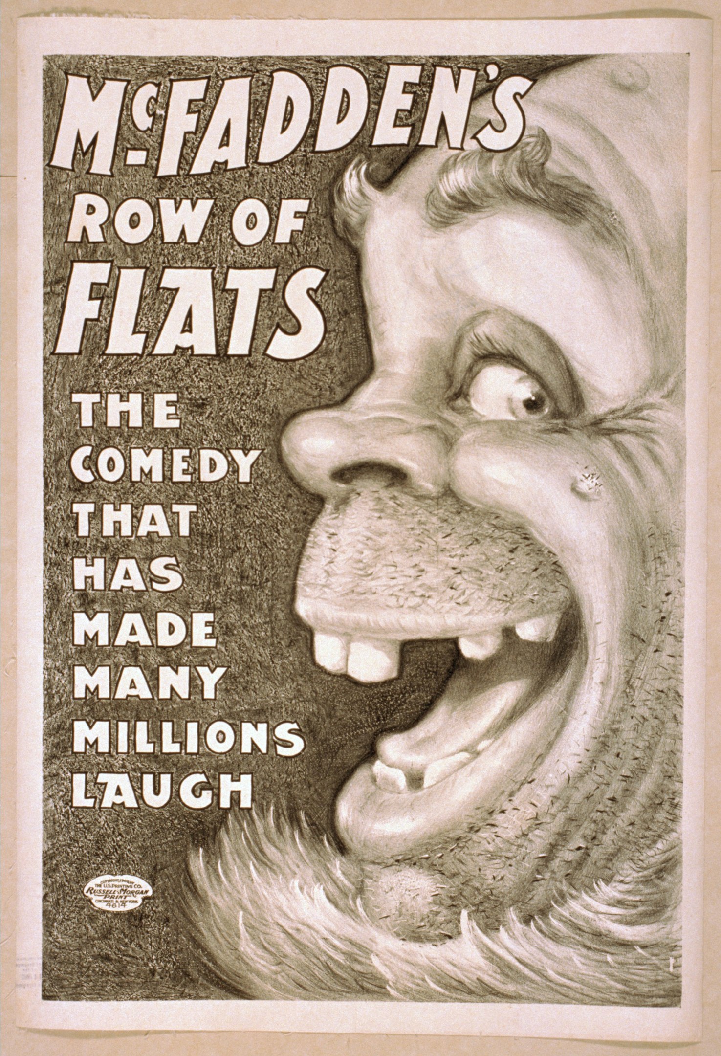 Plakat eines lachenden Menschen mit wilden Haaren, weit aufgerissenen Augen und einem breiten Grinsen, vor einem hellgelben Hintergrund, mit dem Text "McFadden's Row of Flats: The Comedy That Has Made Many Millions Laugh" quer über das Bild.