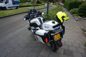 150 km/h! Mann fährt mit E-Bike auf Autobahn und führt gefährliche Stunts aus